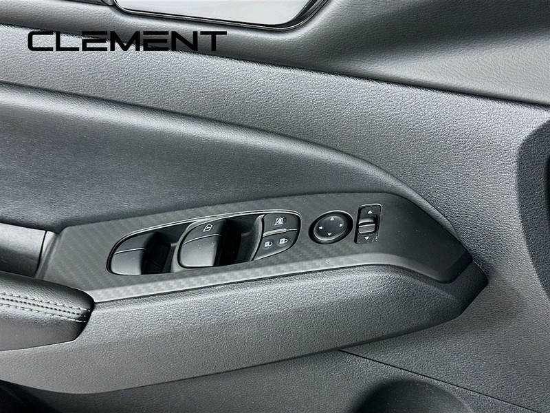 Nissan Altima Vehicle Full-screen Gallery Image 24