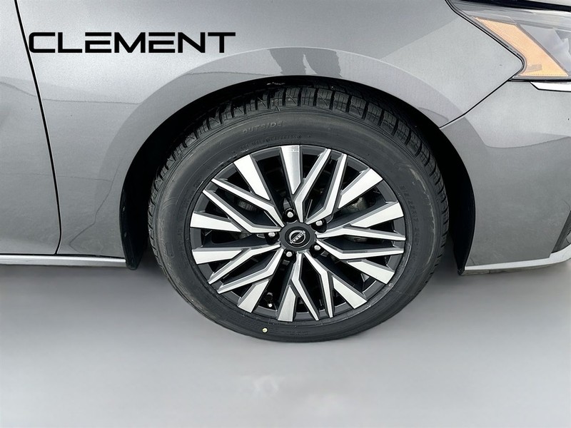 Nissan Altima Vehicle Full-screen Gallery Image 34