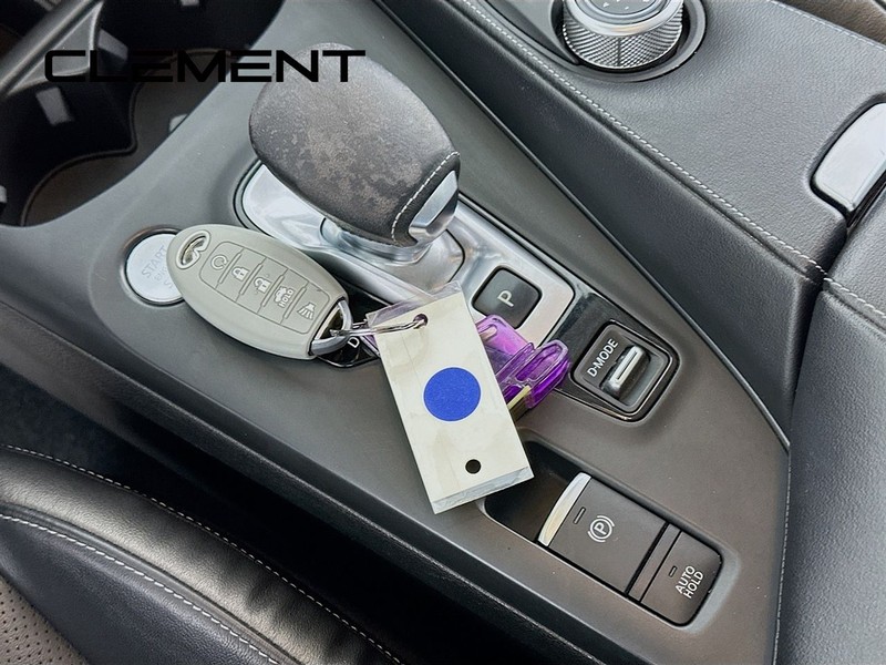 INFINITI QX50 Vehicle Full-screen Gallery Image 24