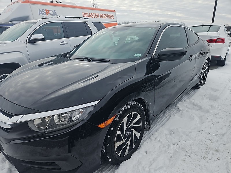 Honda Civic Coupe Vehicle Full-screen Gallery Image 3