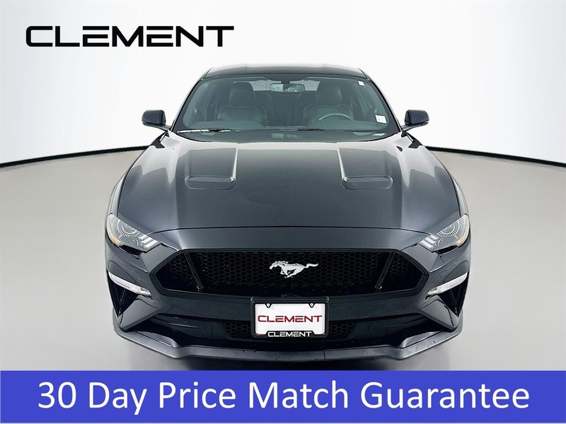 Ford Mustang Vehicle Full-screen Gallery Image 2