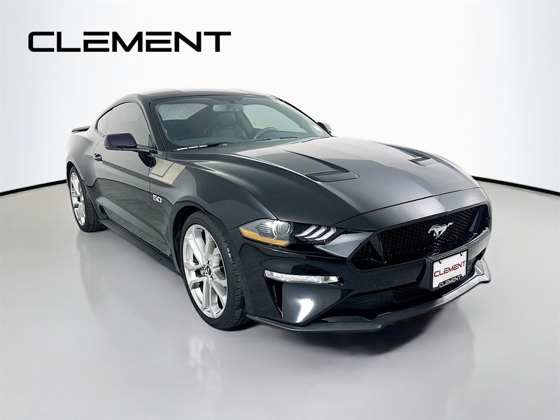 Ford Mustang Vehicle Full-screen Gallery Image 3