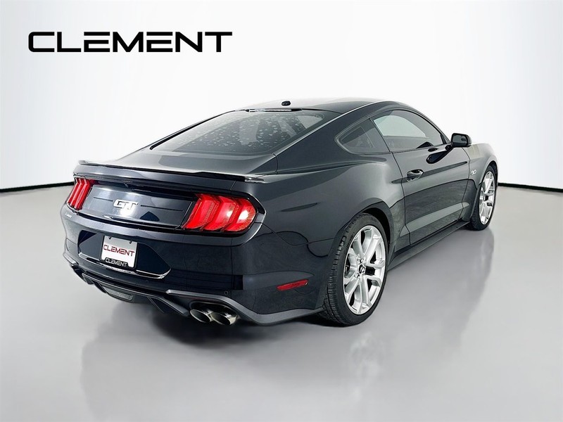 Ford Mustang Vehicle Full-screen Gallery Image 6