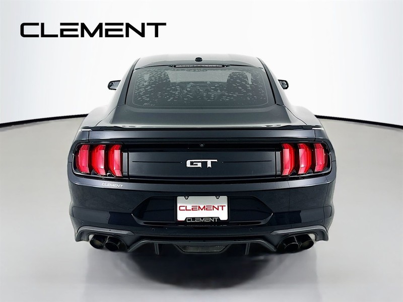 Ford Mustang Vehicle Full-screen Gallery Image 7