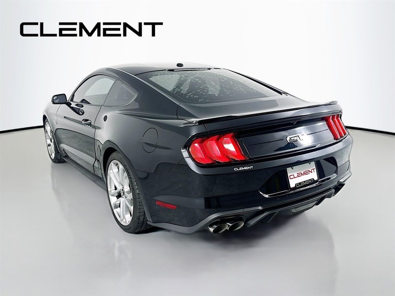 Ford Mustang Vehicle Full-screen Gallery Image 8