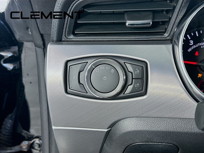 Ford Mustang Vehicle Full-screen Gallery Image 12