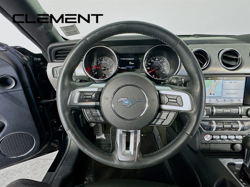 Ford Mustang Vehicle Full-screen Gallery Image 14