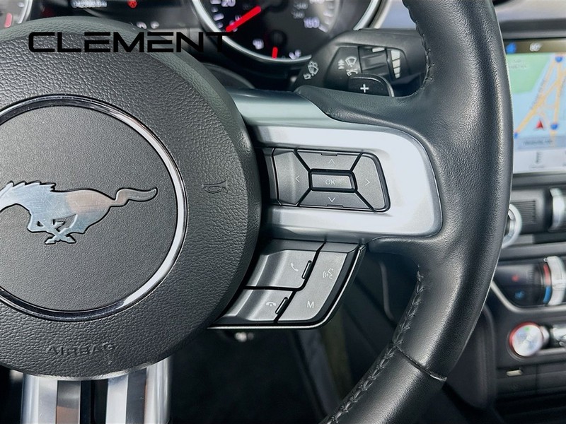 Ford Mustang Vehicle Full-screen Gallery Image 16