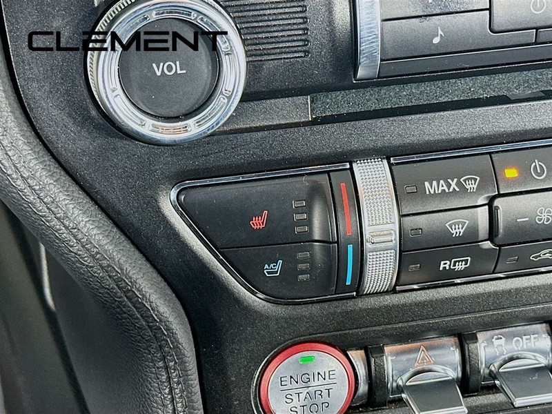 Ford Mustang Vehicle Full-screen Gallery Image 23