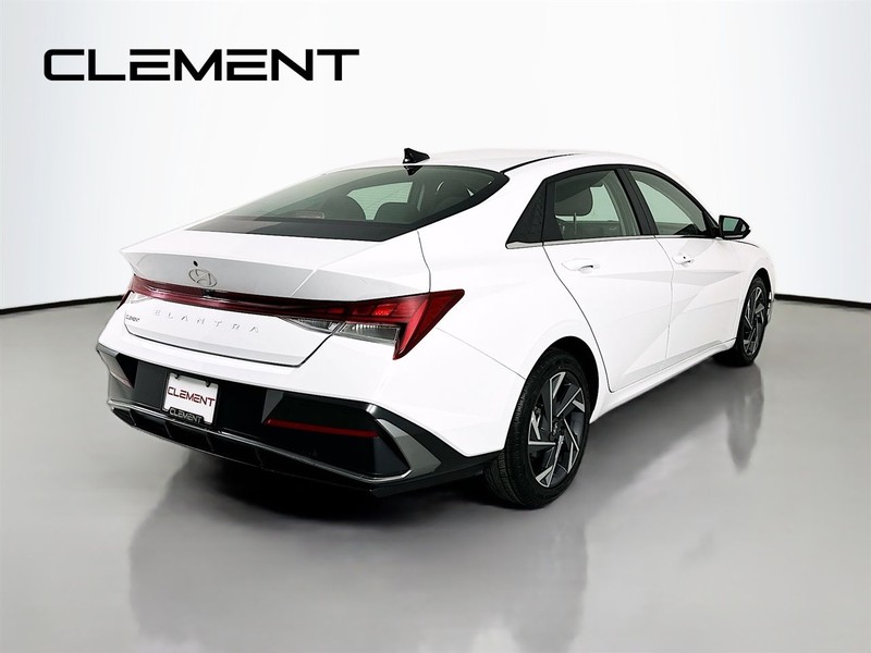 Hyundai Elantra Vehicle Image 06