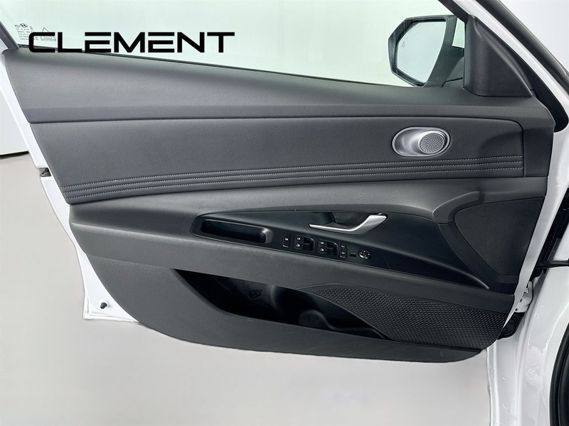 Hyundai Elantra Vehicle Image 28