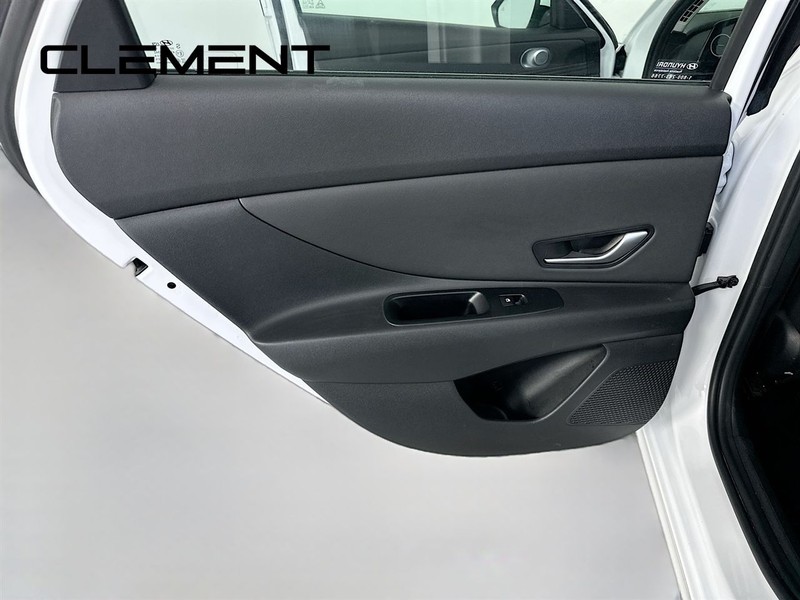 Hyundai Elantra Vehicle Image 31