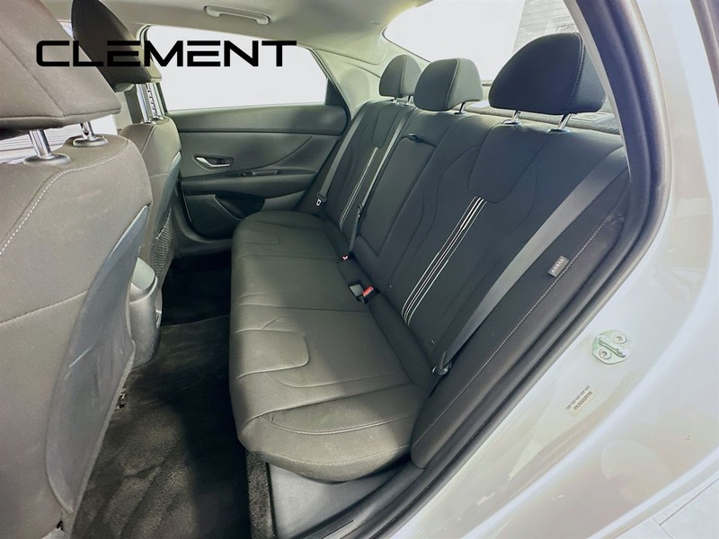 Hyundai Elantra Vehicle Image 32