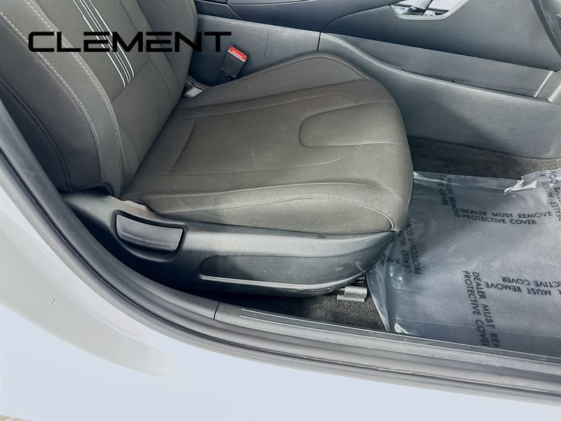 Hyundai Elantra Vehicle Image 33