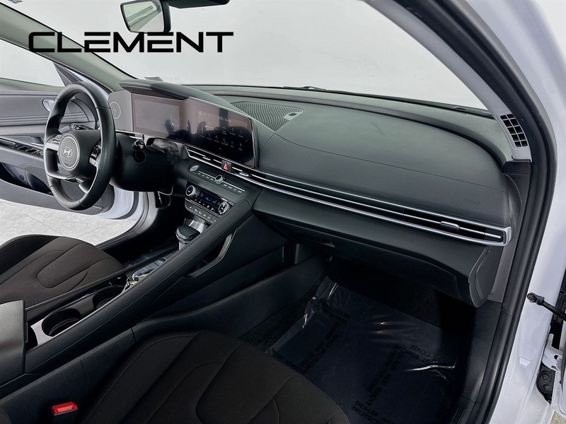 Hyundai Elantra Vehicle Image 34