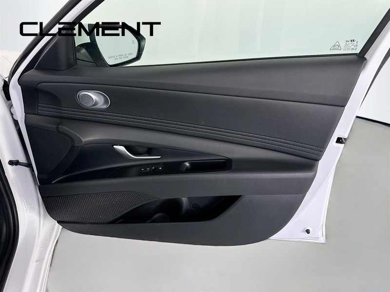 Hyundai Elantra Vehicle Image 35