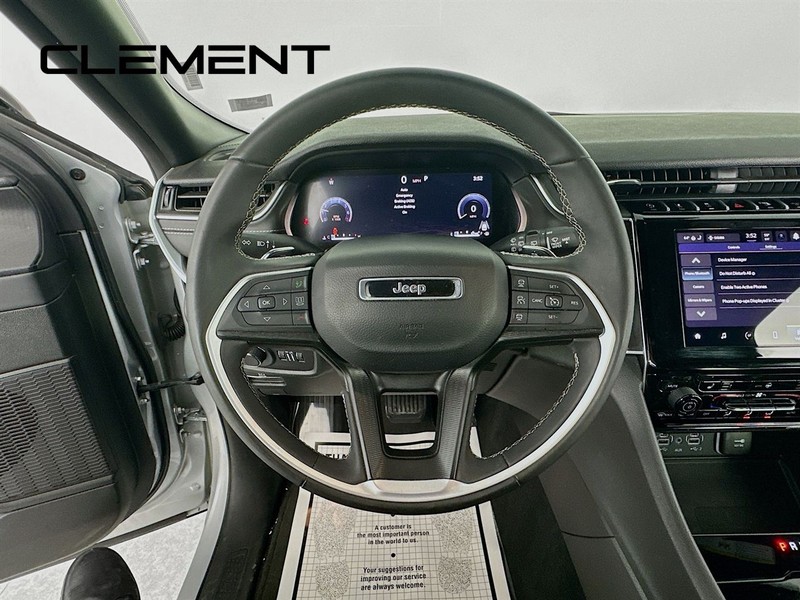 Jeep Grand Cherokee L Vehicle Full-screen Gallery Image 15