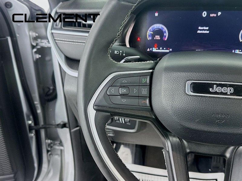 Jeep Grand Cherokee L Vehicle Full-screen Gallery Image 16