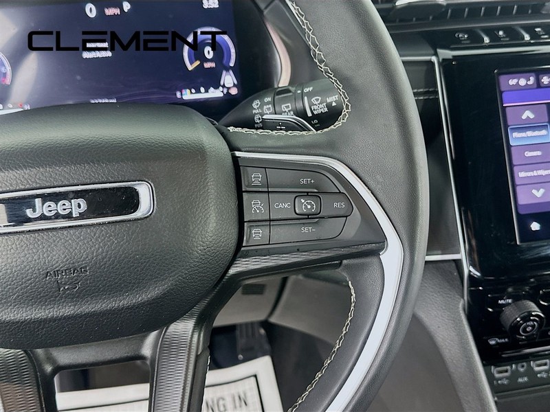 Jeep Grand Cherokee L Vehicle Full-screen Gallery Image 17