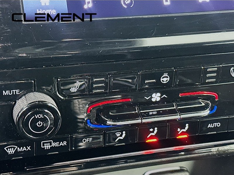 Jeep Grand Cherokee L Vehicle Full-screen Gallery Image 23