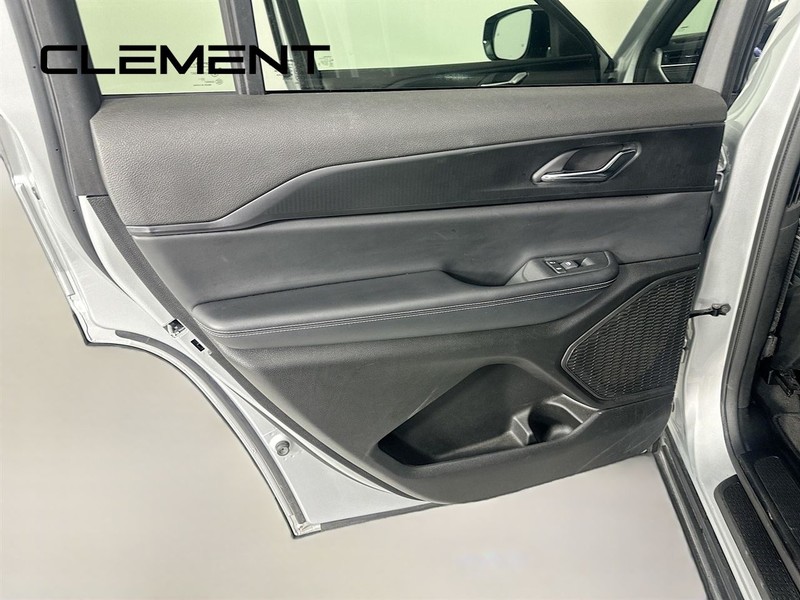 Jeep Grand Cherokee L Vehicle Full-screen Gallery Image 30