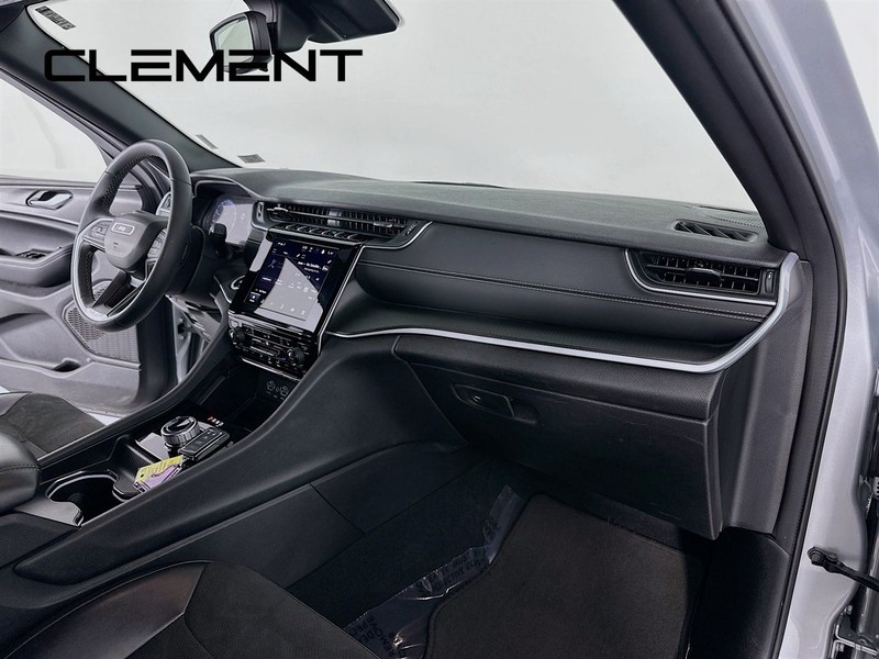 Jeep Grand Cherokee L Vehicle Full-screen Gallery Image 35