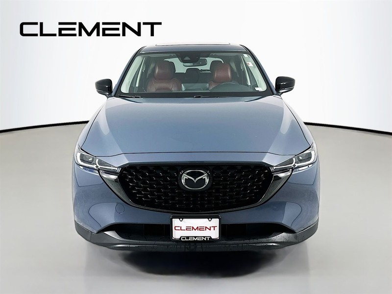 Mazda CX-5 Vehicle Full-screen Gallery Image 3