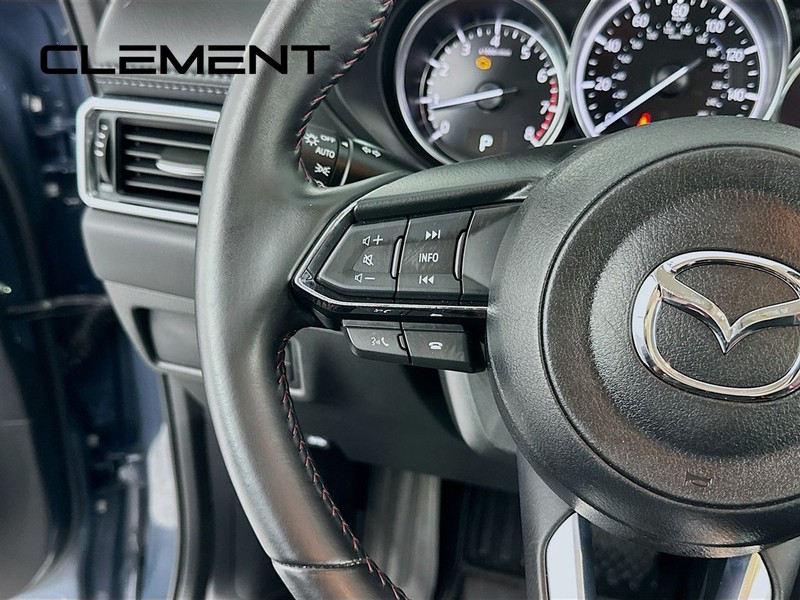 Mazda CX-5 Vehicle Full-screen Gallery Image 16