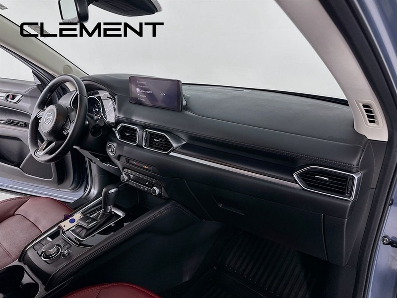 Mazda CX-5 Vehicle Full-screen Gallery Image 33