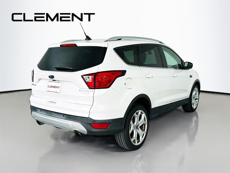 Ford Escape Vehicle Full-screen Gallery Image 7