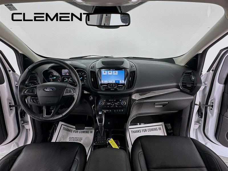 Ford Escape Vehicle Full-screen Gallery Image 12