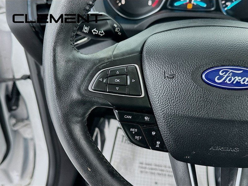 Ford Escape Vehicle Full-screen Gallery Image 16