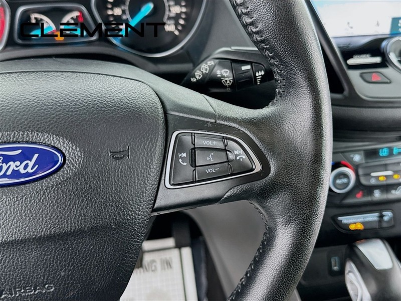 Ford Escape Vehicle Full-screen Gallery Image 17