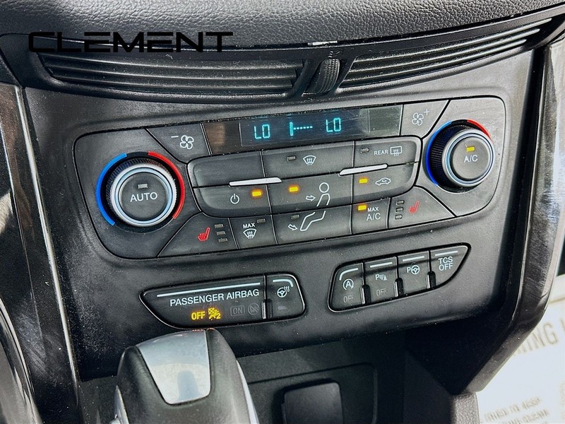 Ford Escape Vehicle Full-screen Gallery Image 22