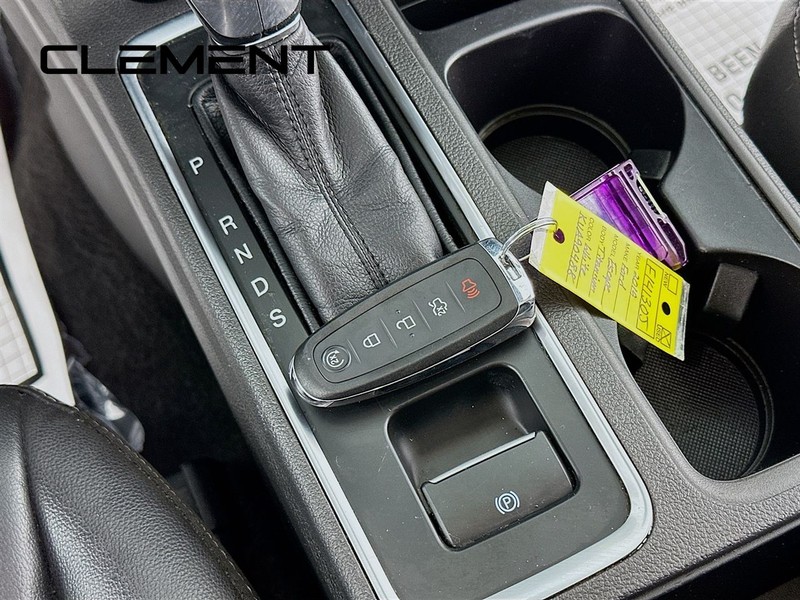 Ford Escape Vehicle Full-screen Gallery Image 24