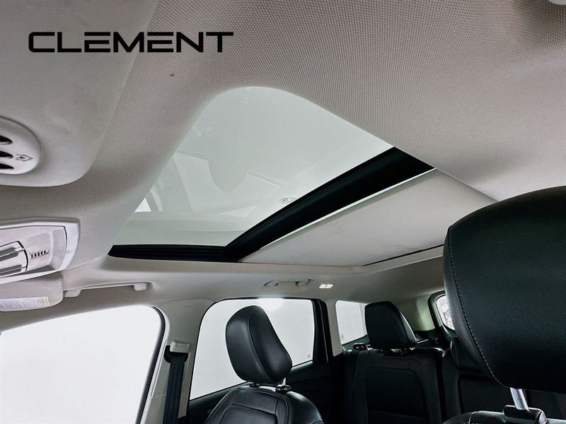 Ford Escape Vehicle Full-screen Gallery Image 26