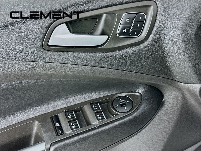 Ford Escape Vehicle Full-screen Gallery Image 28