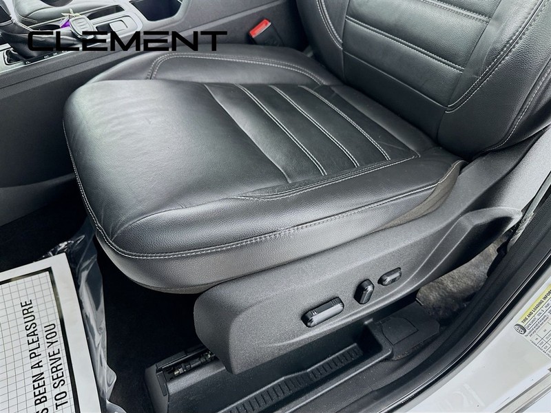 Ford Escape Vehicle Full-screen Gallery Image 30