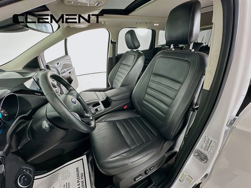 Ford Escape Vehicle Full-screen Gallery Image 31