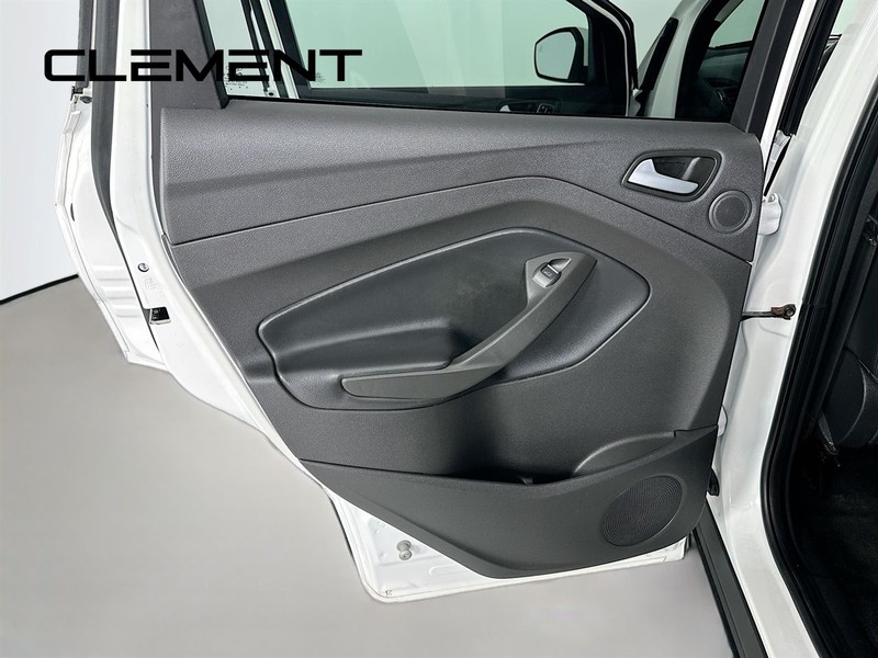 Ford Escape Vehicle Full-screen Gallery Image 32