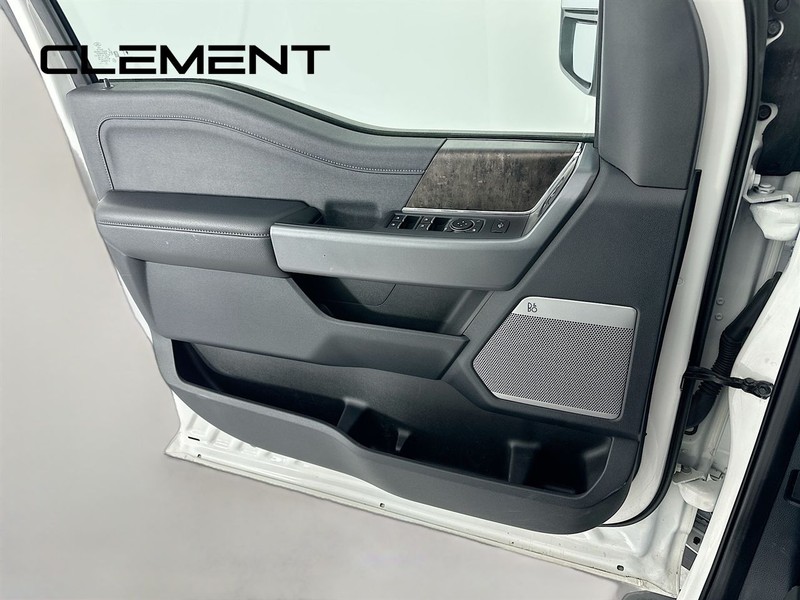 Ford Super Duty F-350 SRW Vehicle Image 28