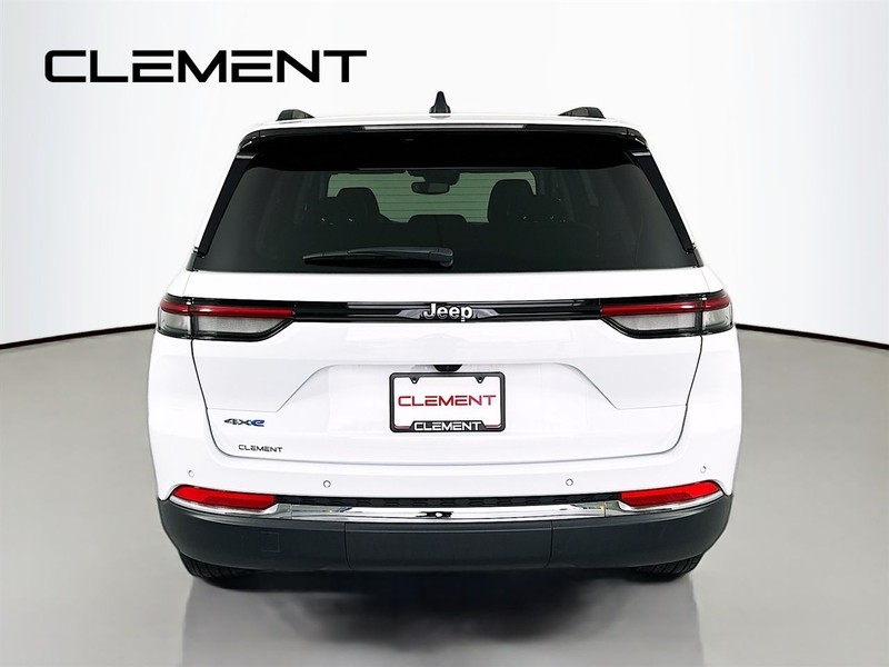 Jeep Grand Cherokee 4xe Vehicle Full-screen Gallery Image 8