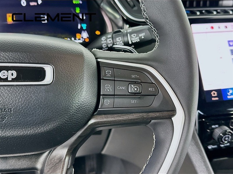 Jeep Grand Cherokee 4xe Vehicle Full-screen Gallery Image 17