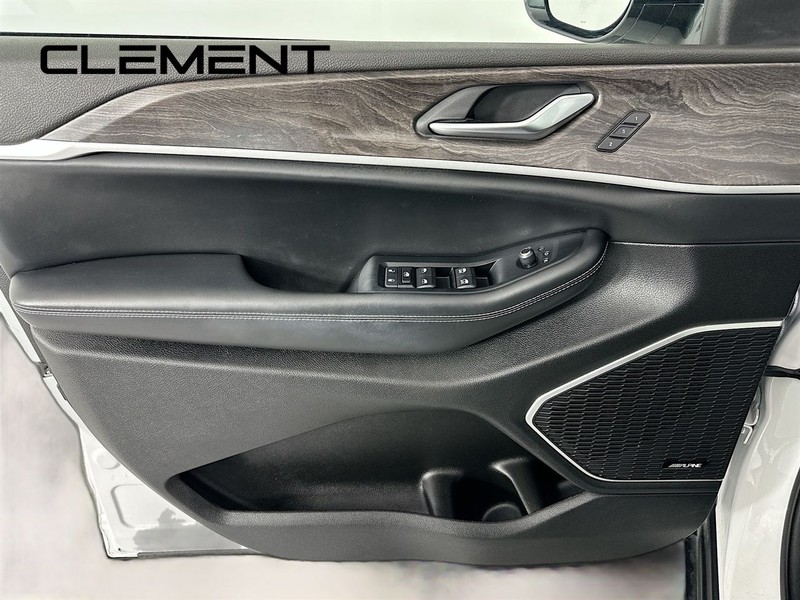 Jeep Grand Cherokee 4xe Vehicle Full-screen Gallery Image 29