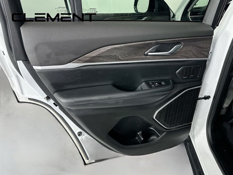 Jeep Grand Cherokee 4xe Vehicle Full-screen Gallery Image 32