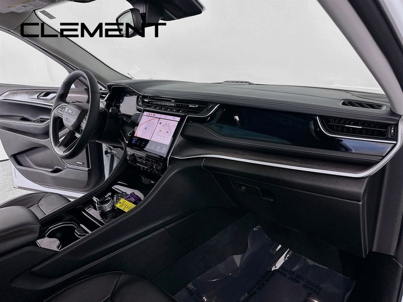 Jeep Grand Cherokee 4xe Vehicle Full-screen Gallery Image 35