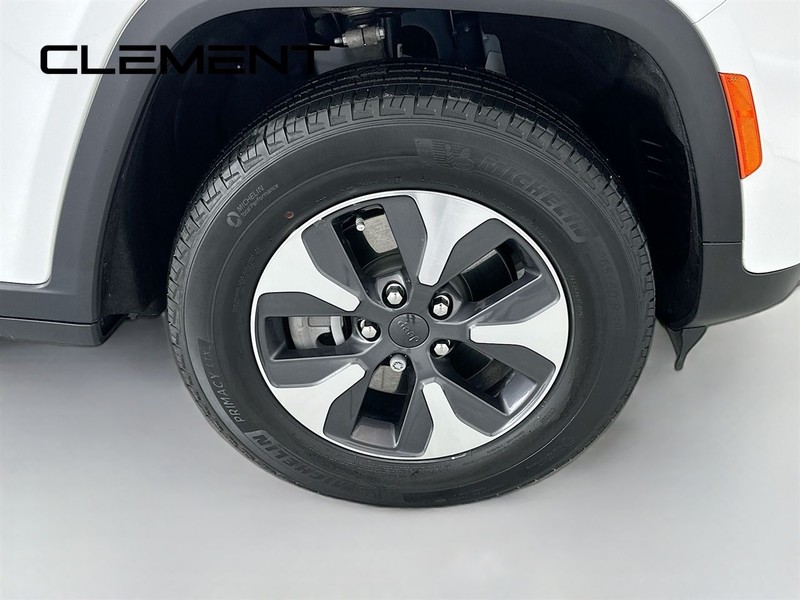 Jeep Grand Cherokee 4xe Vehicle Full-screen Gallery Image 37