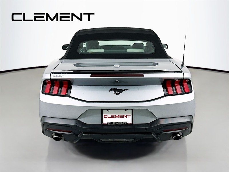 Ford Mustang Vehicle Full-screen Gallery Image 8