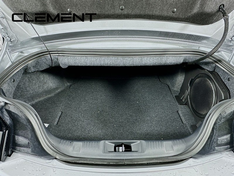 Ford Mustang Vehicle Full-screen Gallery Image 11