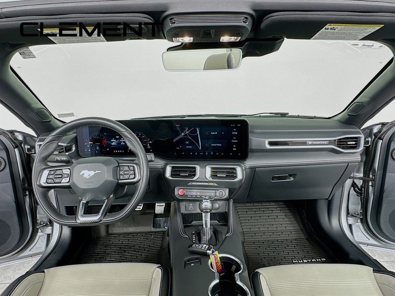 Ford Mustang Vehicle Full-screen Gallery Image 12